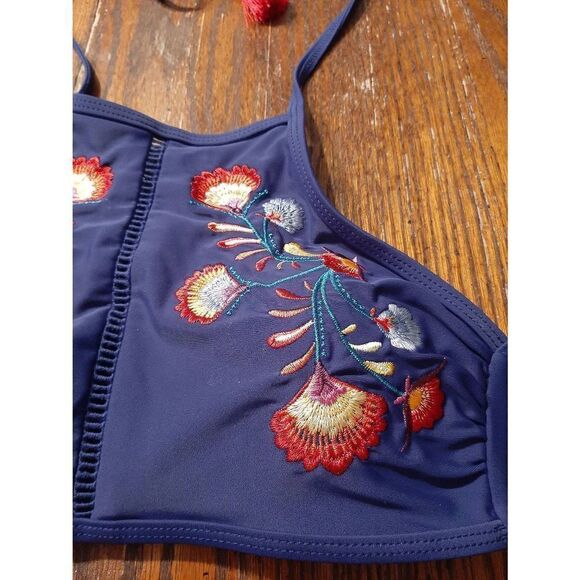 Medium 8/10 Time and Tru Blue Multi-Color Embroidered Floral Bikini Swimsuit Top - Picture 2 of 6